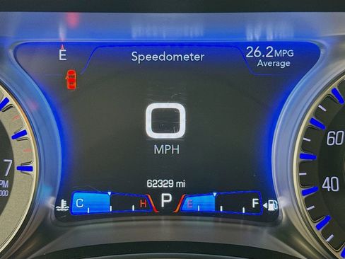 Used 2018 Chrysler 300 Limited image 16