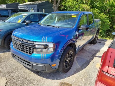 Used 2023 Ford Maverick Lariat w/ Lariat Luxury Package image 3