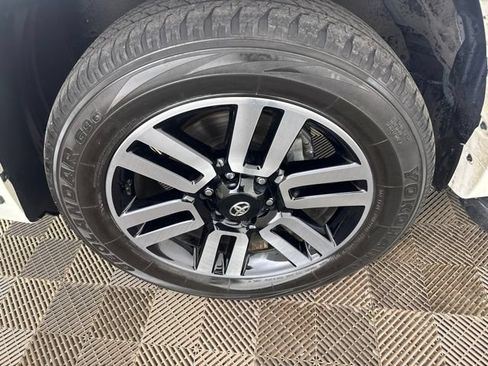 Used 2022 Toyota 4Runner Limited AWD/4WD image 26