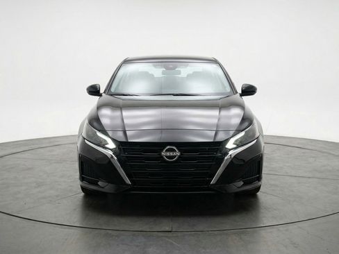 Used 2025 Nissan Altima 2.5 SV image 2