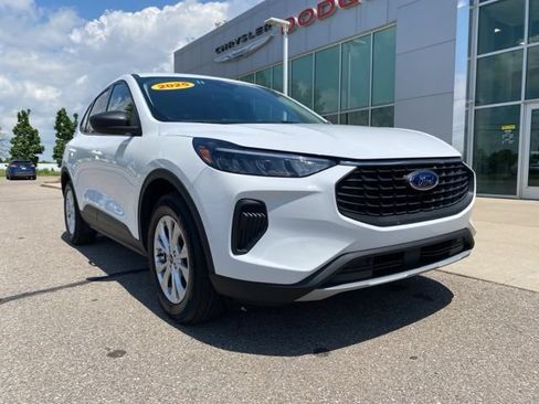 Used 2025 Ford Escape Active FWD image 3