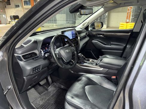 Used 2021 Toyota Highlander Platinum AWD/4WD image 32