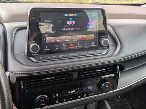 Used 2021 Nissan Rogue SV FWD image 24