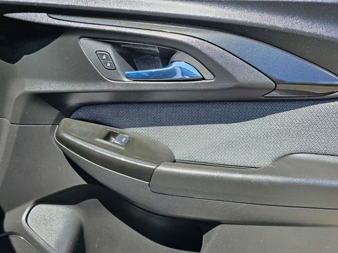 Used 2021 Chevrolet TrailBlazer LT w/ Premium Seating Package FWD image 9