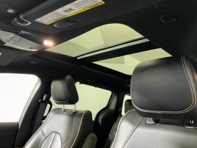 Used 2026 Chrysler Pacifica Limited FWD image 26