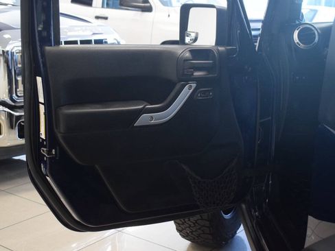 Used 2013 Jeep Wrangler Rubicon w/ PWR Convenience Group AWD/4WD image 31