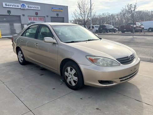 Used 2002 Toyota Camry LE image 3