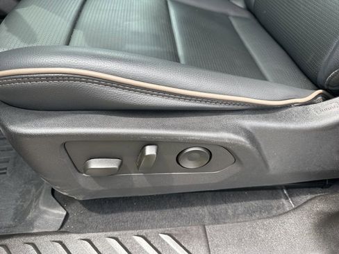 Used 2024 GMC Canyon Denali AWD/4WD image 12