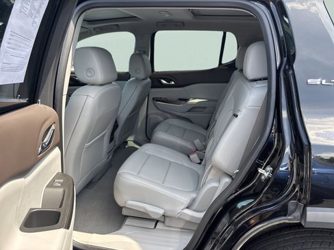Used 2023 GMC Acadia SLT w/ Preferred Package AWD/4WD image 19