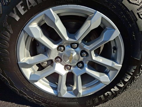 Used 2024 Chevrolet Silverado 1500 LT image 8