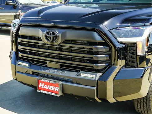 New 2026 Toyota Tundra SR5 w/ SR5 Convenience Package AWD/4WD image 9