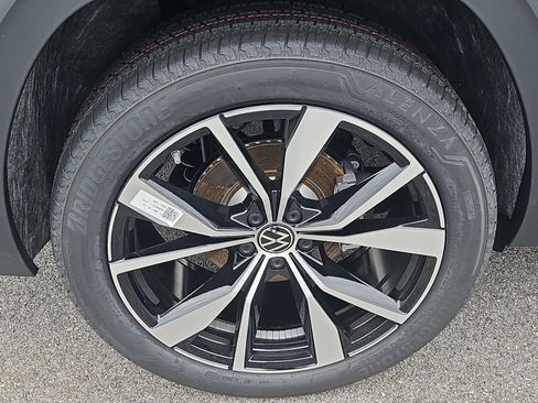 New 2026 Volkswagen Atlas SEL Premium R-Line image 3