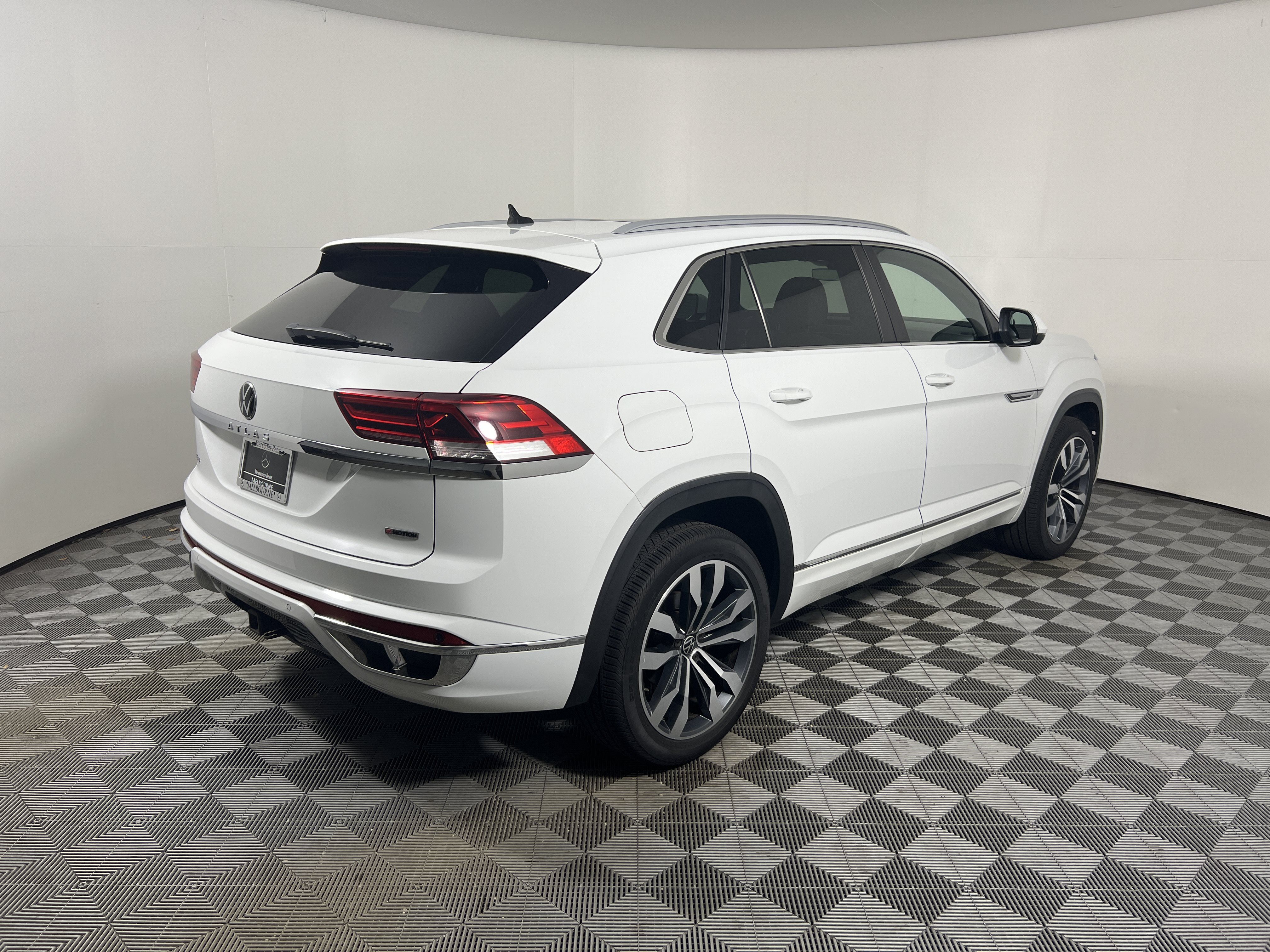 Used 2020 Volkswagen Atlas Cross Sport SEL R-Line AWD/4WD image 5
