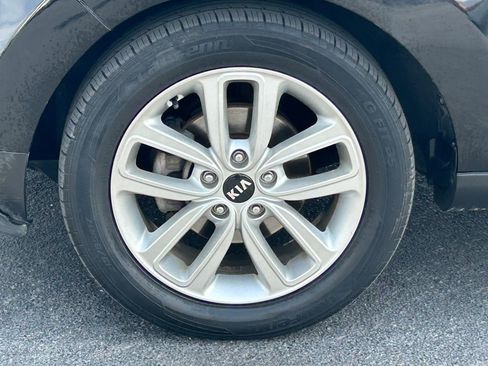 Used 2017 Kia Soul + FWD image 12