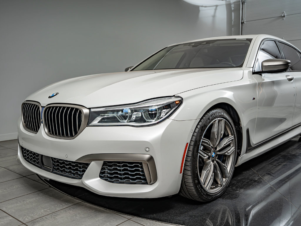 Used 2019 BMW M760i xDrive w/ Luxury Rear Seating Package AWD/4WD image 14