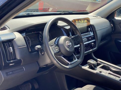 Used 2022 Nissan Pathfinder S FWD image 12