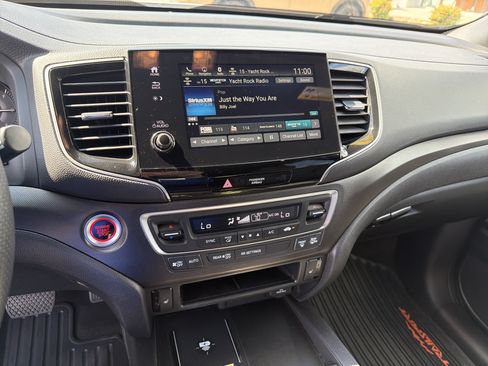 Used 2025 Honda Passport TrailSport image 34