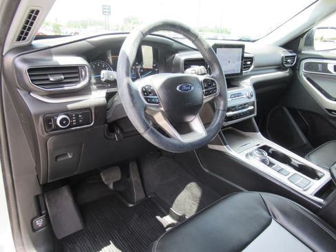 Used 2023 Ford Explorer XLT w/ Equipment Group 202A RWD image 19