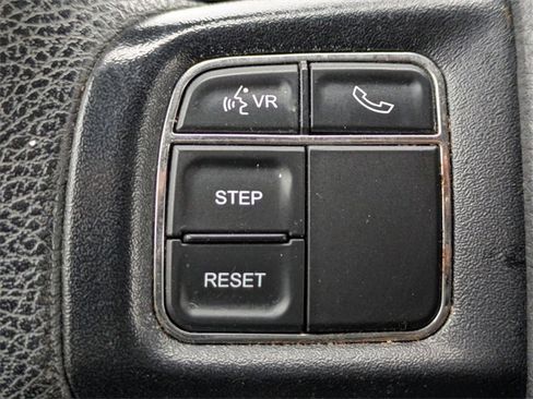 Used 2018 Dodge Grand Caravan SE w/ UConnect Hands-Free Group image 24