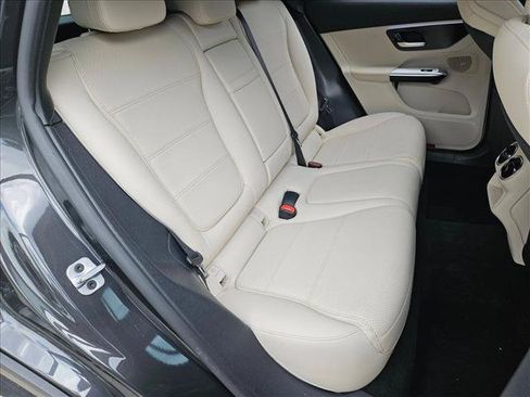 Used 2023 Mercedes-Benz GLC 300 image 18