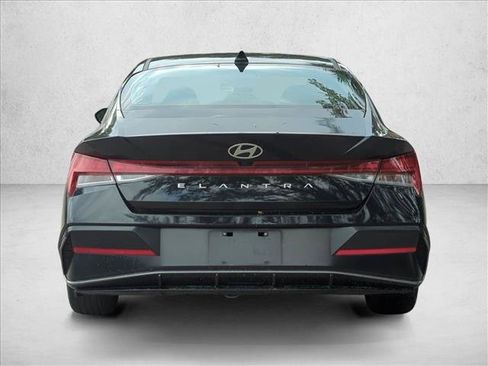 Used 2025 Hyundai Elantra SEL FWD image 6