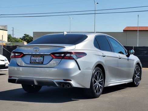 Used 2021 Toyota Camry SE w/ Convenience Package FWD image 4