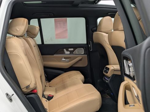 Used 2024 Mercedes-Benz GLS 450 4MATIC image 26