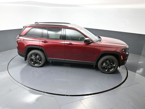 New 2025 Jeep Grand Cherokee Altitude w/ Trailer Tow Package image 38