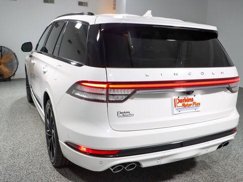 Used 2023 Lincoln Aviator Reserve w/ Equipment Group 201A AWD/4WD image 9