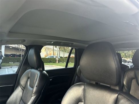 Used 2020 Volvo XC90 T5 Momentum image 16