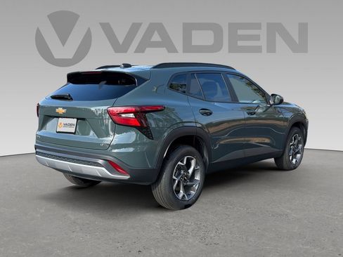 Used 2025 Chevrolet Trax LT image 21