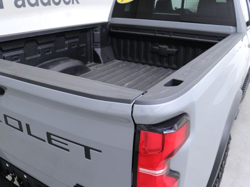 Used 2025 Chevrolet Silverado 2500 ZR2 w/ Technology Package image 8