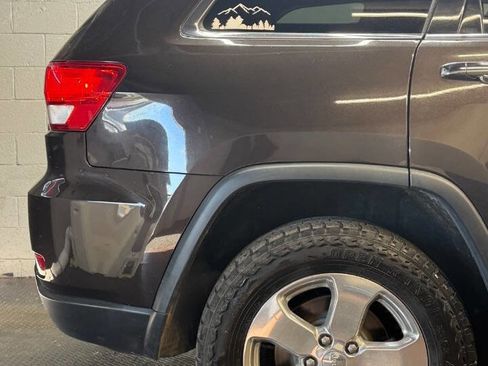 Used 2012 Jeep Grand Cherokee Overland Summit AWD/4WD image 5