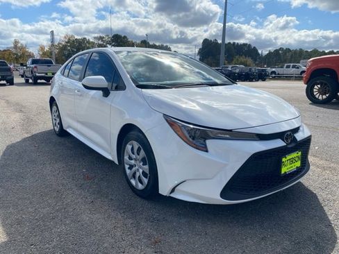 Used 2022 Toyota Corolla LE image 7