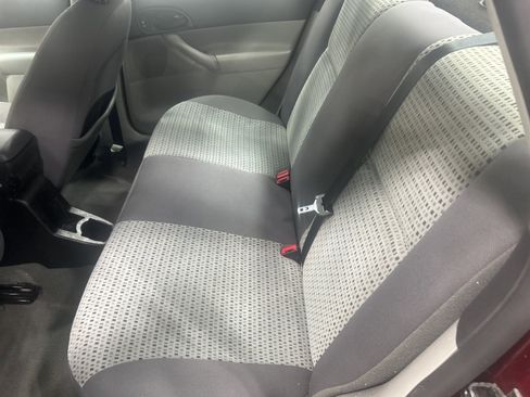 Used 2006 Ford Focus ZX4 image 23