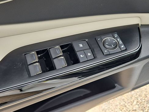 Used 2025 Lexus ES 300h w/ Premium Package FWD image 14