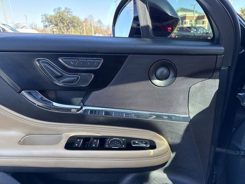 Used 2022 Lincoln Corsair Reserve w/ Equipment Group 201A image 12