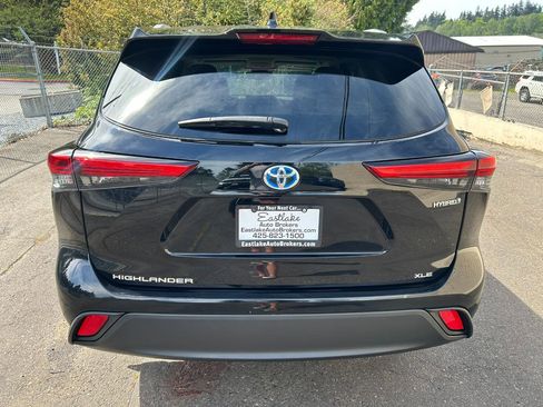 Used 2022 Toyota Highlander XLE AWD/4WD image 6