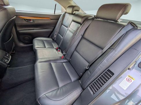 Used 2013 Lexus ES 300h w/ Luxury Pkg FWD image 25