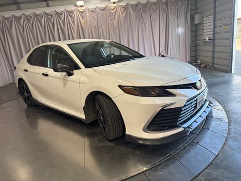 Used 2023 Toyota Camry LE image 3