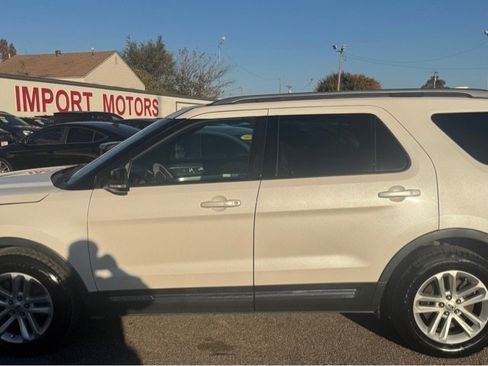 Used 2016 Ford Explorer XLT w/ Equipment Group 202A image 5