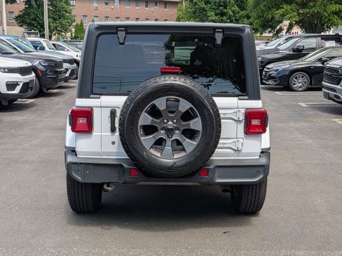 Used 2018 Jeep Wrangler Unlimited Sahara w/ Dual Top Group AWD/4WD image 4