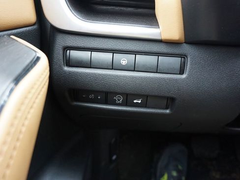 Used 2023 Nissan Rogue Platinum image 5