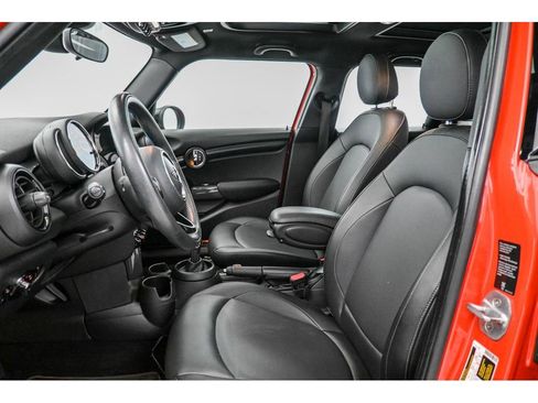 Used 2020 MINI Cooper 4-Door Hardtop w/ Storage Package FWD image 31