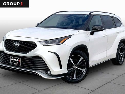 Used 2021 Toyota Highlander XSE FWD image 1