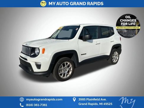 Used 2023 Jeep Renegade Latitude AWD/4WD image 3