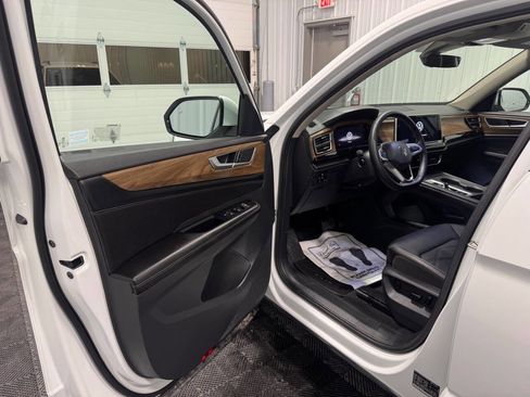 Used 2024 Volkswagen Atlas SE image 10