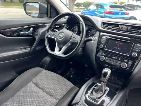 Used 2021 Nissan Rogue Sport SV FWD image 34