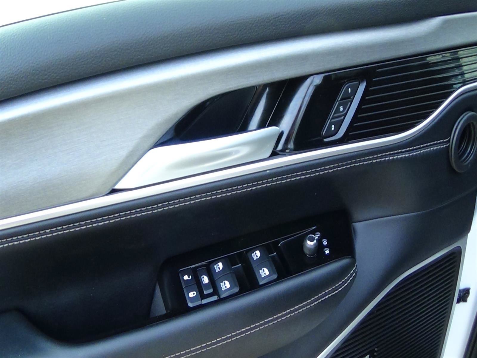 Used 2025 Jeep Wagoneer L 4WD image 16