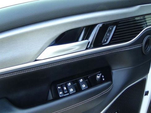 Certified 2025 Jeep Wagoneer L 4WD image 16